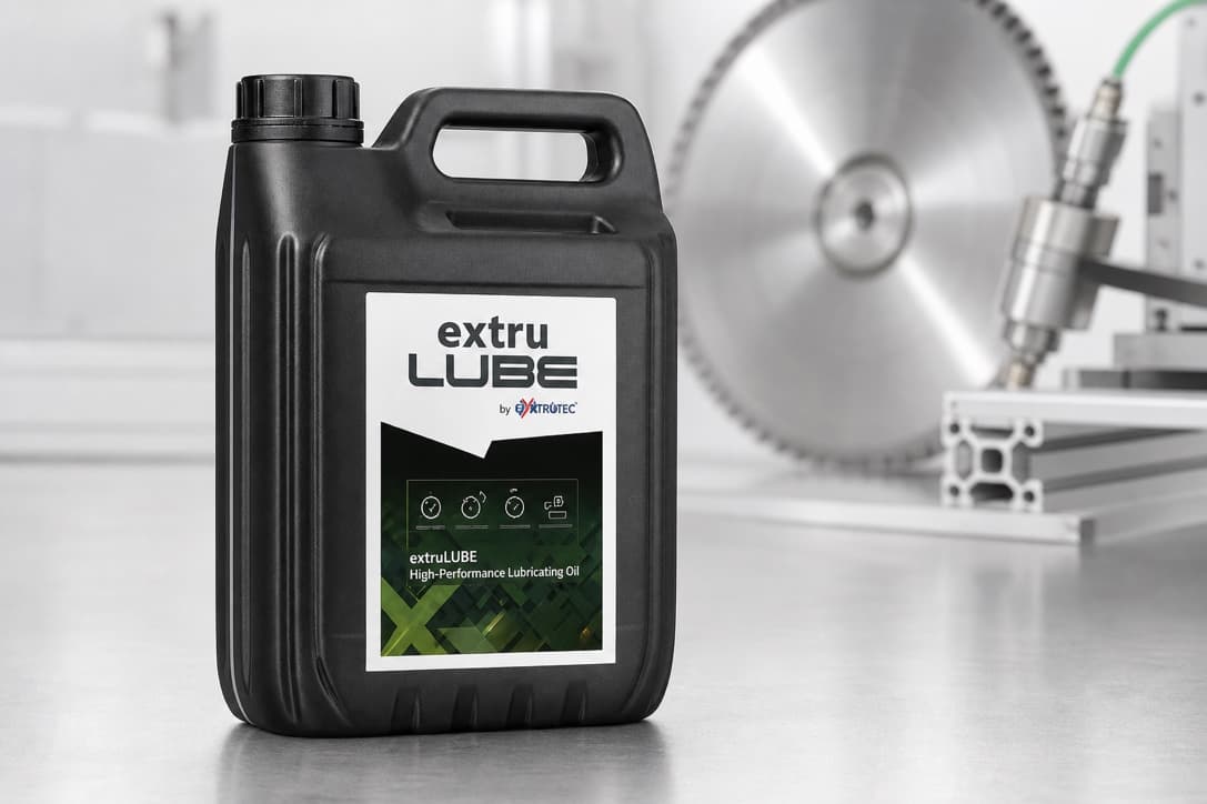 ExtruLUBE high-performance lubricating oil container by Extrutec.